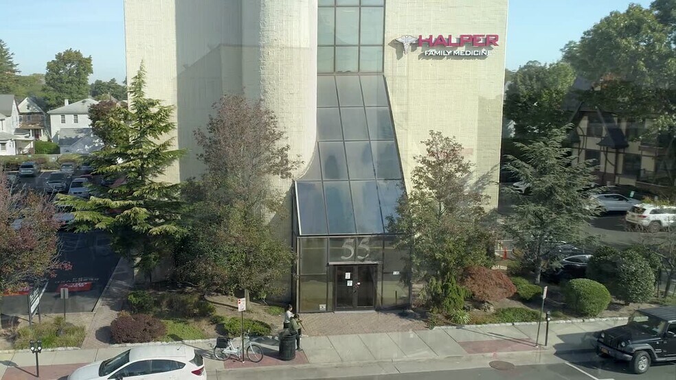 55 Maple Ave, Rockville Centre, NY à louer - Vidéo sur l’annonce professionnelle – Image 2 sur 39