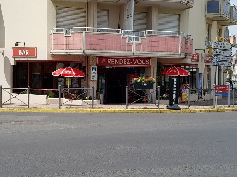 Local commercial dans Puy-Guillaume à vendre Photo de l’immeuble– Image 1 sur 6