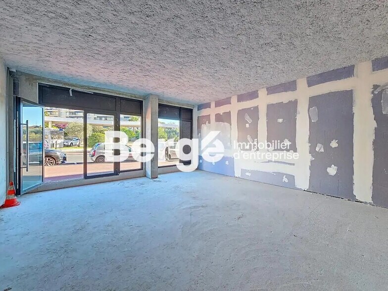 Local commercial dans Le Cannet à louer - Photo de l’immeuble – Image 2 sur 10