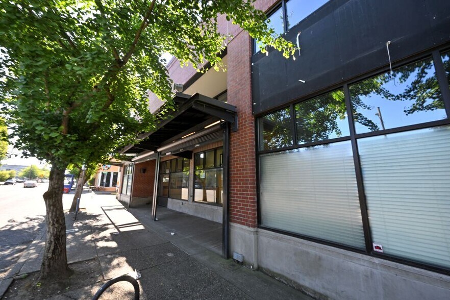 1636 E Burnside St, Portland, OR à vendre - Photo de l’immeuble – Image 3 sur 17