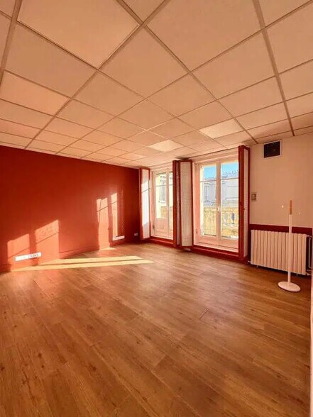 18 Rue Volney, Paris à louer - Photo de l’immeuble – Image 3 sur 10