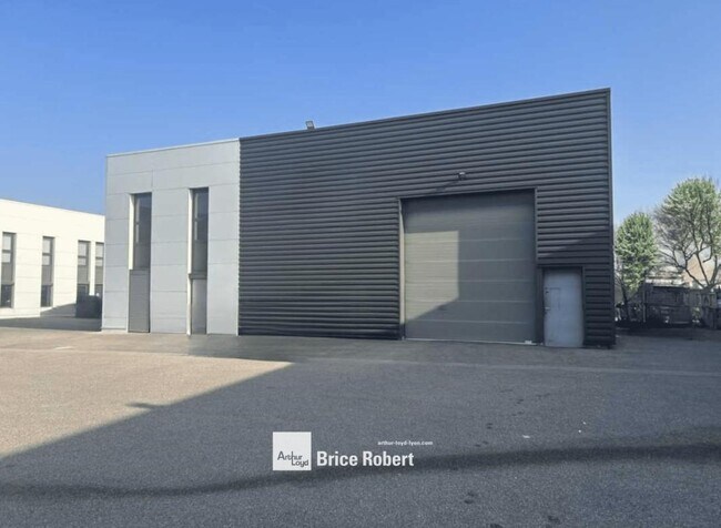 Plus de détails pour 10 Rue Jacquard, Chassieu - Local d'activités à louer