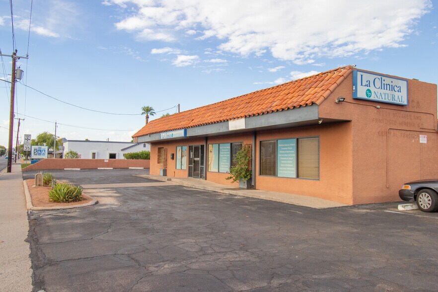 2401 N 24th St, Phoenix, AZ à louer - Photo de l’immeuble – Image 2 sur 9