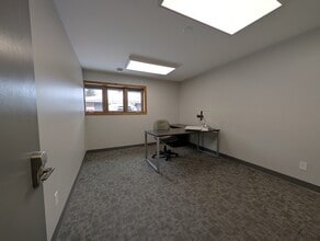 5891 Cedar Lake Rd, Saint Louis Park, MN à louer Photo intérieure– Image 2 sur 3