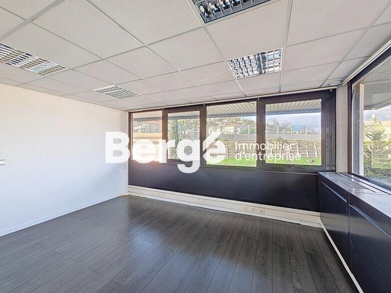 Bureau dans Mandelieu-la-Napoule à louer - Photo de l’immeuble – Image 1 sur 5