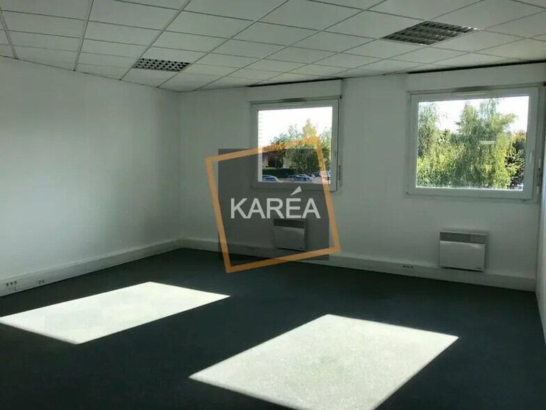 Bureau dans Magny-le-Hongre à louer - Photo de l’immeuble – Image 1 sur 4