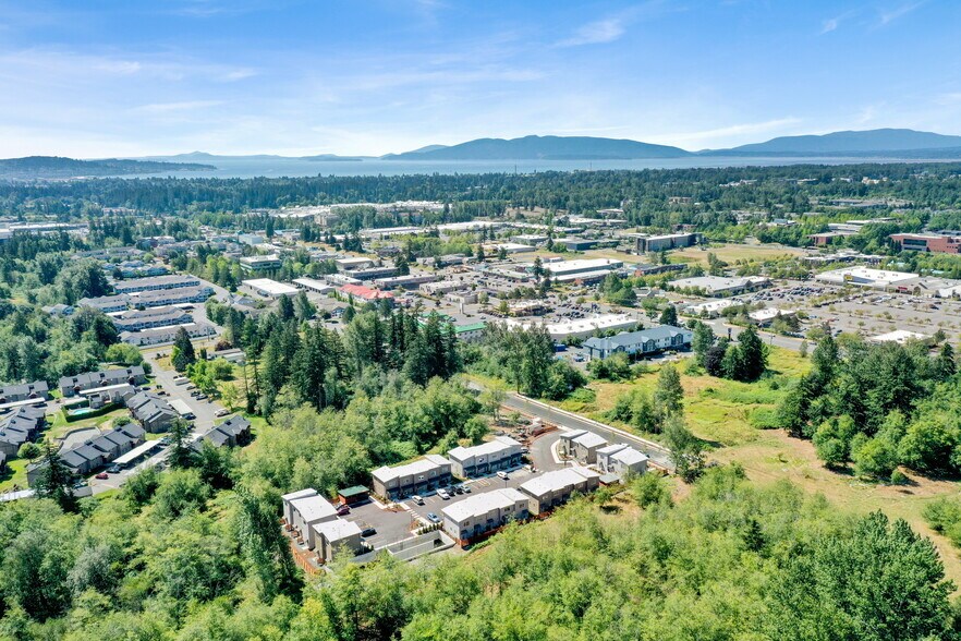 201 Tull Ct, Bellingham, WA à vendre - Photo de l’immeuble – Image 3 sur 18