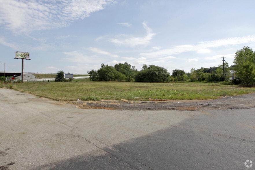 2285 Wilma Rudolph Blvd, Clarksville, TN à vendre - Photo principale – Image 1 sur 25