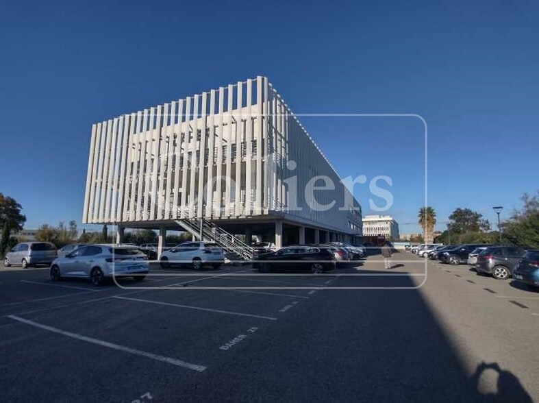 5 Avenue Jacqueline Auriol, Marignane à louer - Photo de l’immeuble – Image 1 sur 7