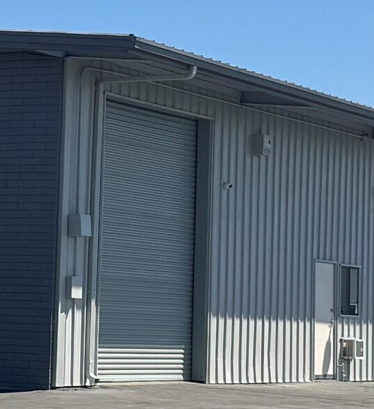 1177 Vanderbilt Cir, Manteca, CA à louer - Photo de l’immeuble – Image 2 sur 2