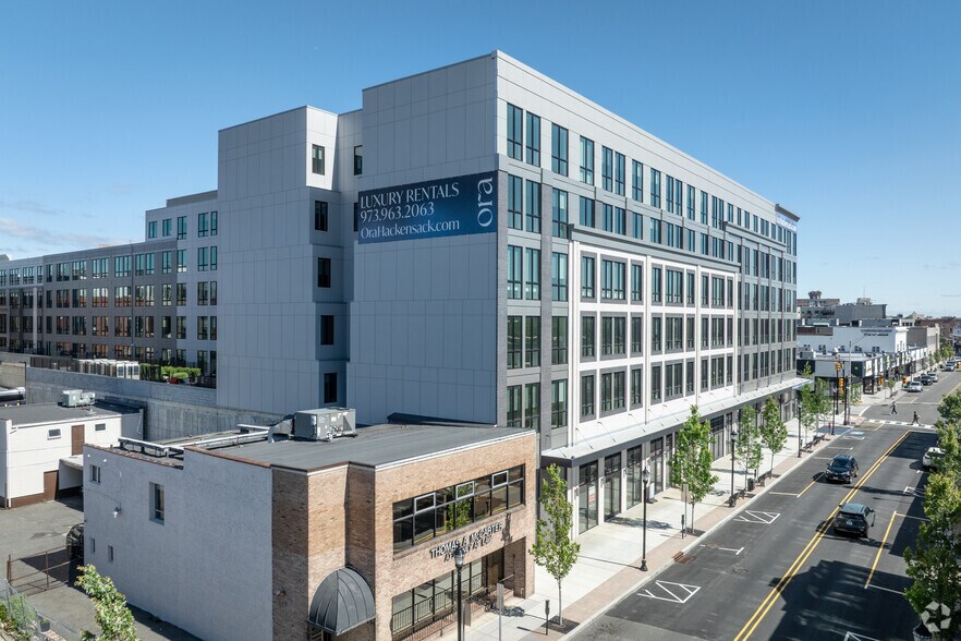 321 Main St, Hackensack, NJ à louer - Photo de l’immeuble – Image 2 sur 3
