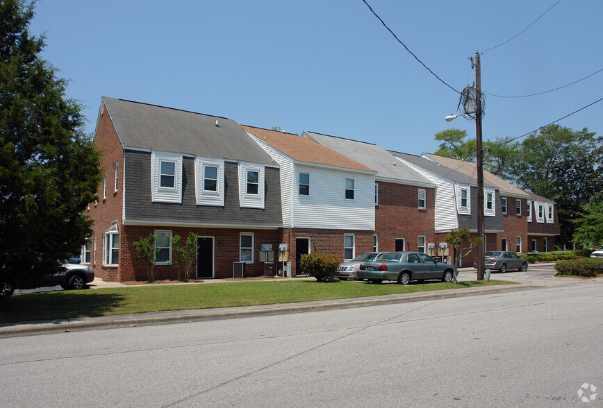 410 New Bridge St, Jacksonville, NC à louer - Photo de l’immeuble – Image 3 sur 45