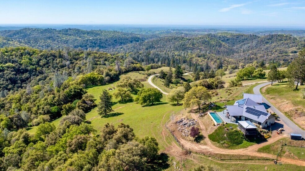 13088 Trembath Mountain Rd, Fiddletown, CA à vendre - Photo principale – Image 1 sur 115