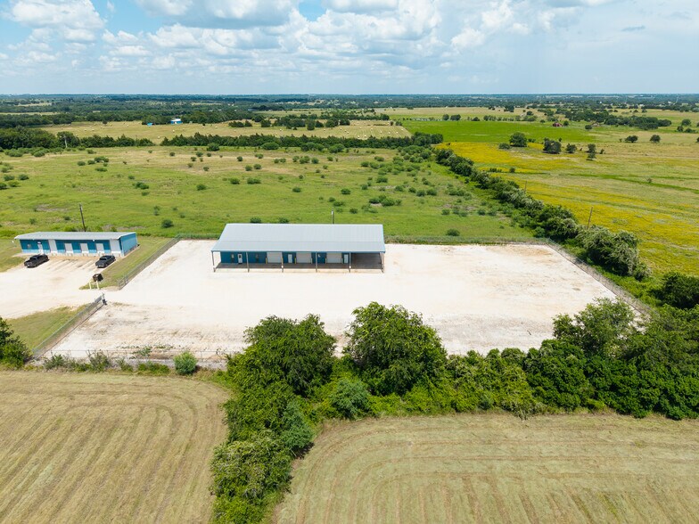 945 Huser Blvd, Schulenburg, TX à louer - Photo de l’immeuble – Image 2 sur 25