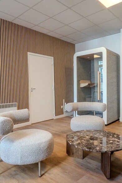 18 Rue Du Faubourg Saint-Martin, Paris à louer - Photo de l’immeuble – Image 3 sur 10