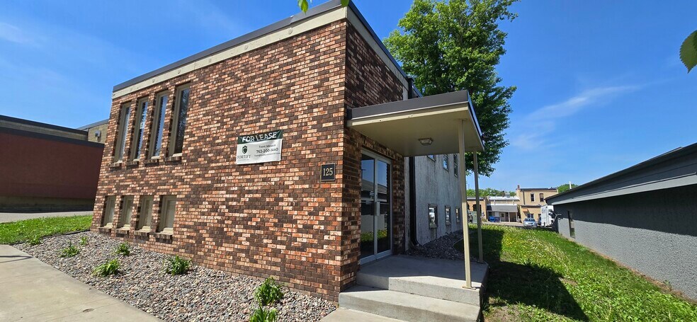 125 2nd St N, Delano, MN à louer - Photo de l’immeuble – Image 1 sur 8