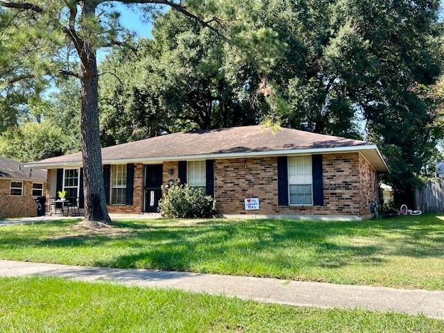 2245 Vickers Dr, Baton Rouge, LA à vendre Photo principale– Image 1 sur 2
