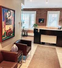 620 12 Ave SW, Calgary, AB à louer Photo intérieure– Image 1 sur 10