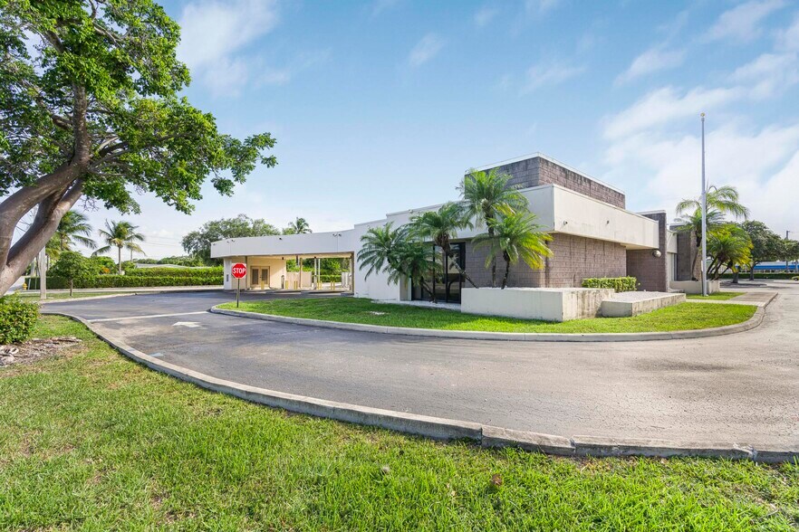 1750 NE 8th St, Homestead, FL à louer - Photo de l’immeuble – Image 2 sur 43