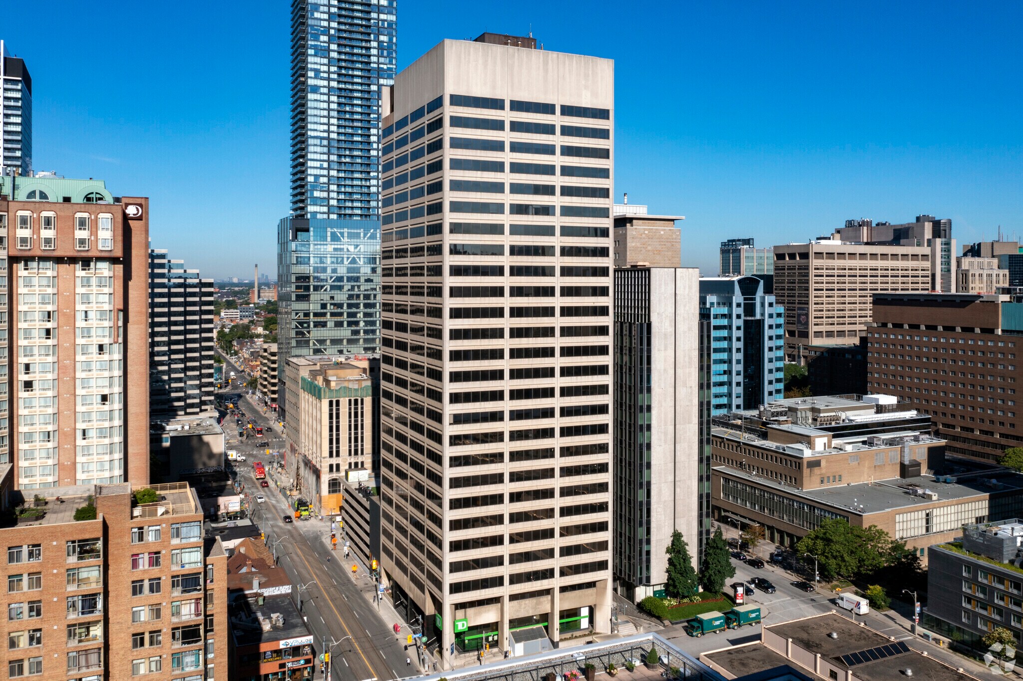 180 Dundas St W, Toronto, ON à louer Photo principale– Image 1 sur 43
