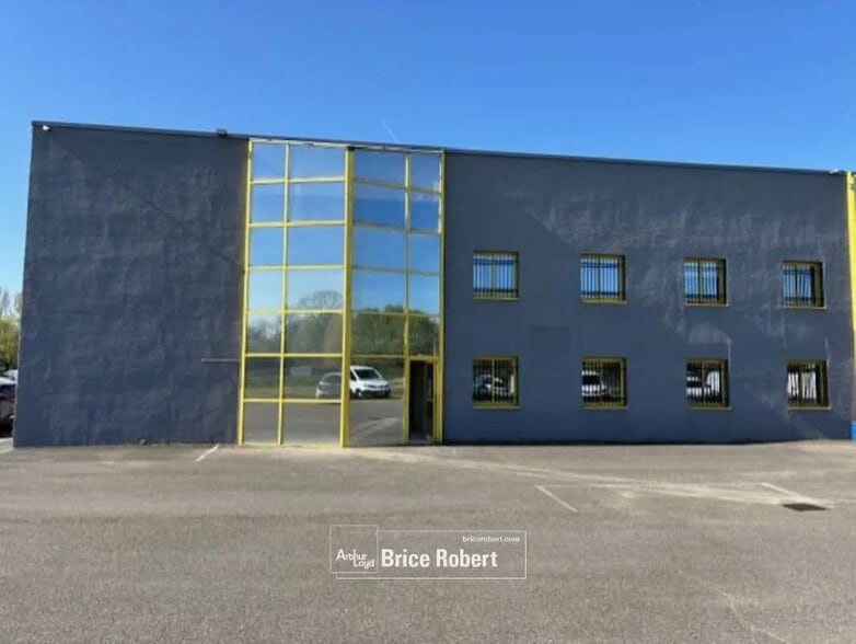 Local d’activités dans La Verpillière à louer - Photo de l’immeuble – Image 2 sur 5