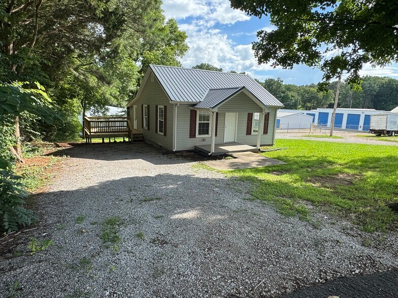 321 W End Ave, McMinnville, TN à louer - Photo principale – Image 1 sur 11