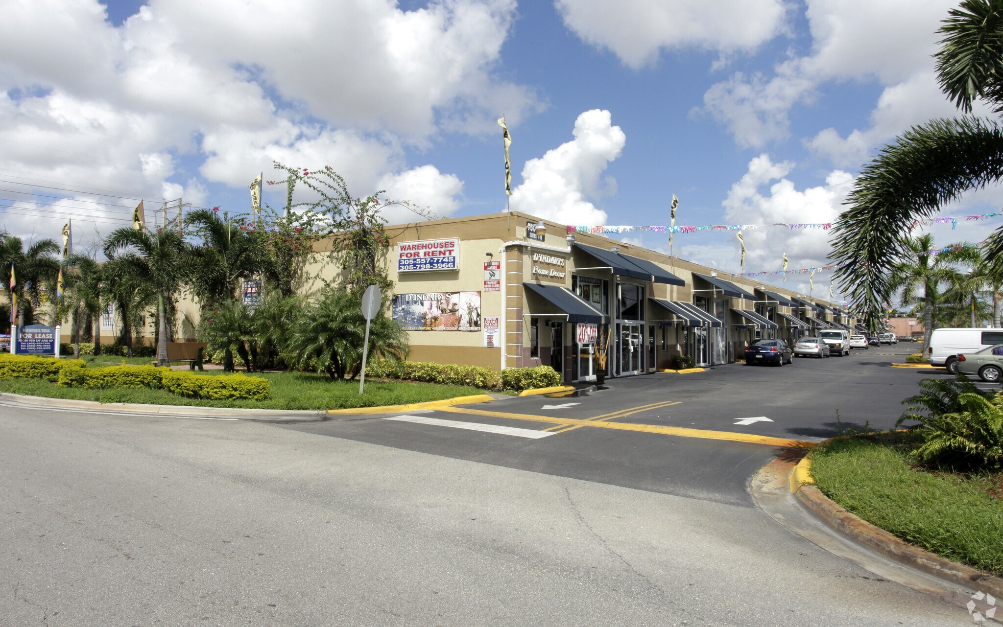 9500 NW 79th Ave, Miami, FL à louer Photo principale– Image 1 sur 7