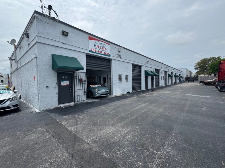 7403 NW 7th St, Miami, FL à louer - Photo de l’immeuble – Image 1 sur 3