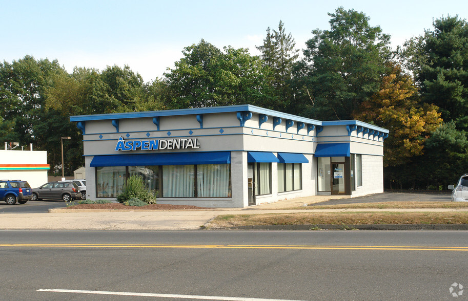 1128 Farmington Ave, Bristol, CT à vendre - Photo principale – Image 1 sur 2