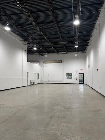 7766 SW Ellipse Way, Stuart, FL à louer - Photo de l’immeuble – Image 3 sur 7