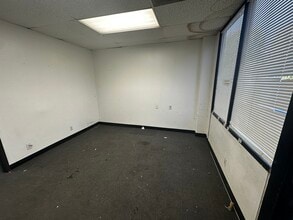 15500 Erwin St, Van Nuys, CA à louer Photo intérieure– Image 1 sur 5