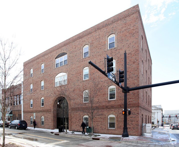 100 E Parrish Condo's portefeuille de 2 biens à vendre sur LoopNet.fr - Photo principale – Image 1 sur 1