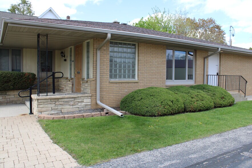 130 N Fond Du Lac Ave, Campbellsport, WI à louer - Photo de l’immeuble – Image 2 sur 3