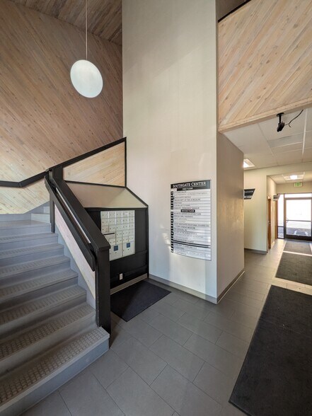 61396 S Highway 97, Bend, OR à louer - Hall d’entrée – Image 2 sur 7