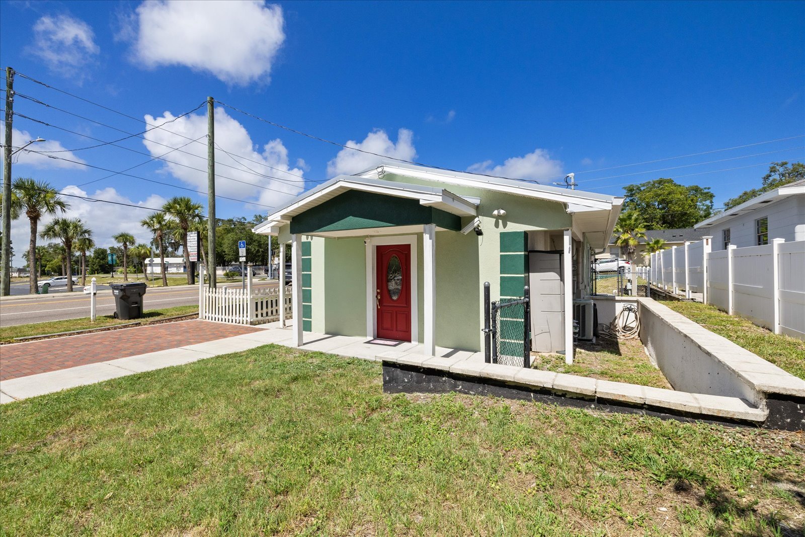 6511 Main St, New Port Richey, FL à vendre Photo de l’immeuble– Image 1 sur 34