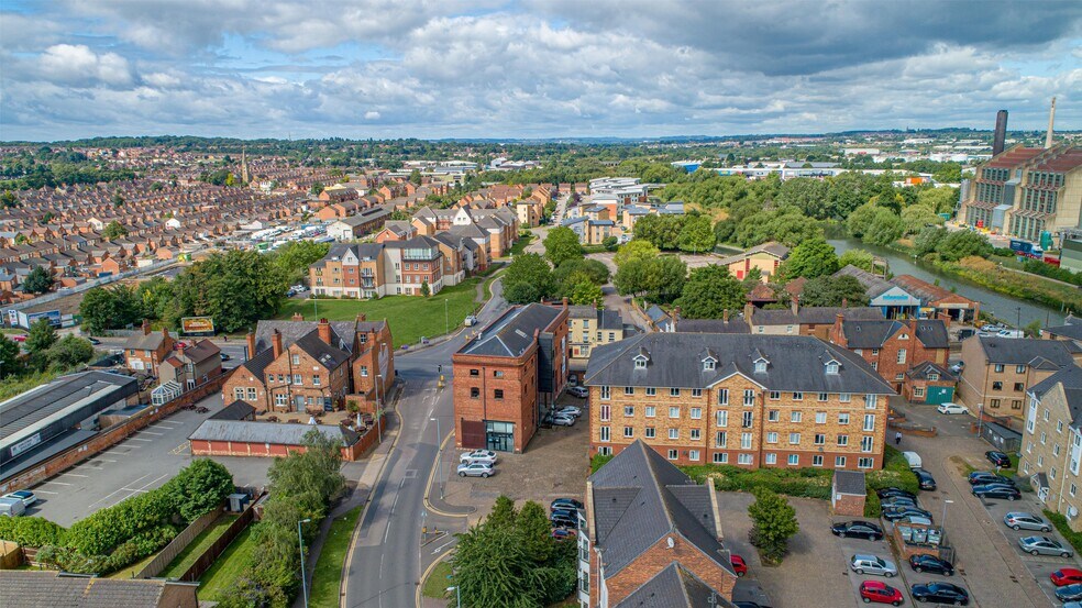 Cotton End, Northampton à louer - Photo de l’immeuble – Image 2 sur 3