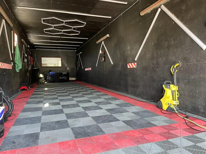 Local d’activités dans Pont-Sainte-Maxence à louer - Photo de l’immeuble – Image 3 sur 9