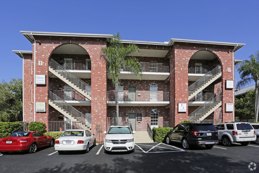 501 Goodlette Rd N, Naples, FL à louer - Photo de l’immeuble – Image 3 sur 10