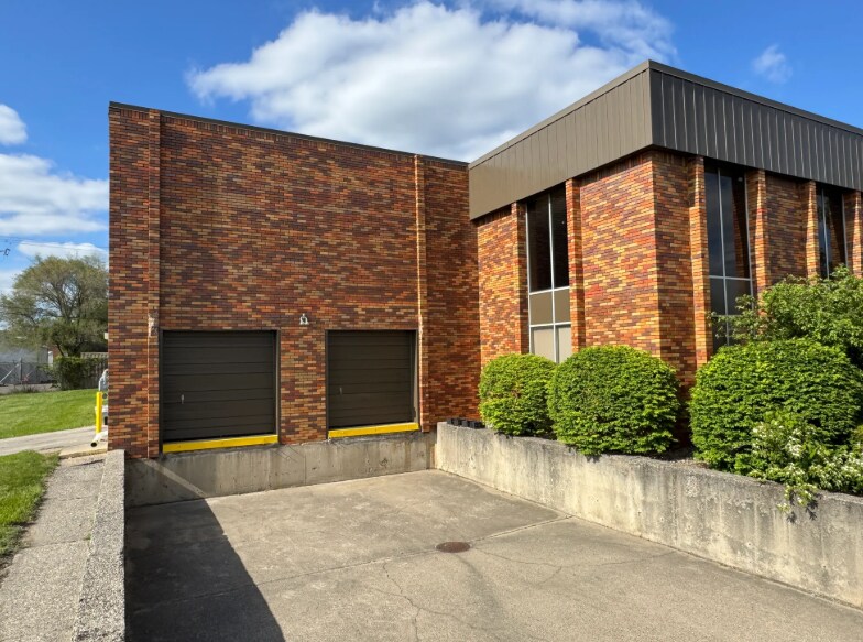 34100 Industrial Rd, Livonia, MI à louer - Photo de l’immeuble – Image 2 sur 8