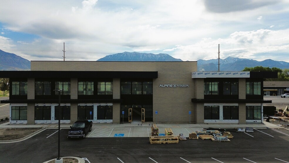 307 N Geneva Rd, Vineyard, UT à louer - Photo principale – Image 1 sur 5