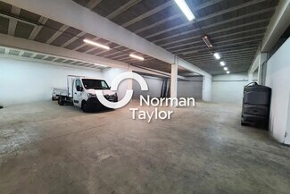 Plus de détails pour Local d'activités à louer