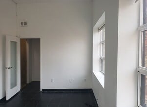 60 Sumach St, Toronto, ON à louer Photo intérieure– Image 2 sur 3