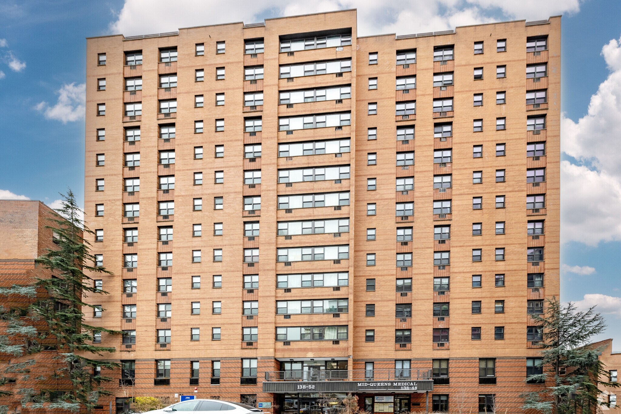 138-48-138-52 Elder Ave, Flushing, NY à louer Photo de l’immeuble– Image 1 sur 6