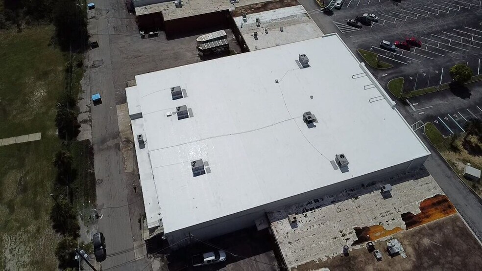 2921 S Orlando Dr, Sanford, FL à louer - Photo de l’immeuble – Image 2 sur 21