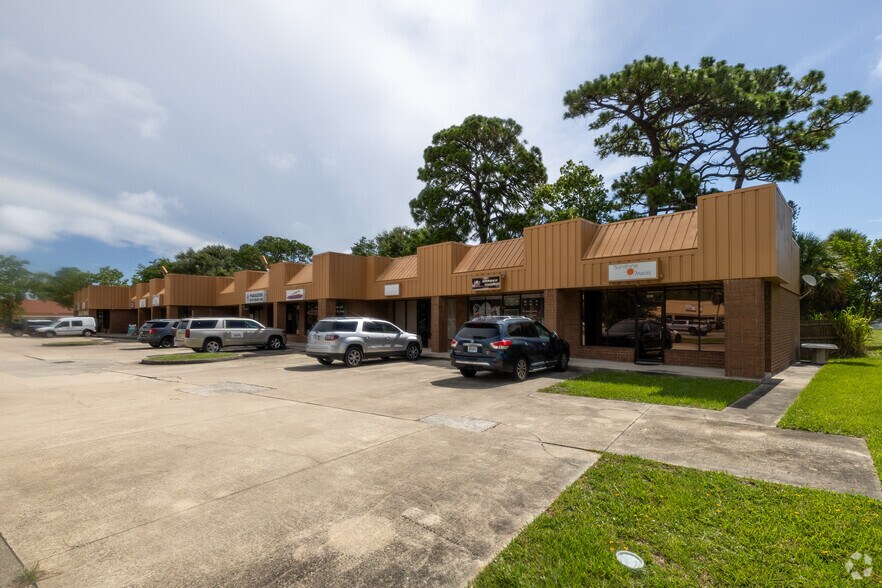 2715 N Harbor City Blvd, Melbourne, FL à louer - Photo principale – Image 1 sur 3