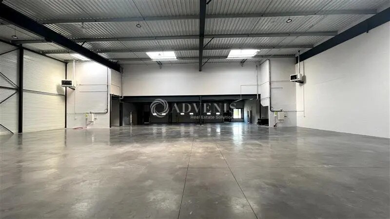 Local d'activités dans Courtry à vendre - Photo de l’immeuble – Image 2 sur 6