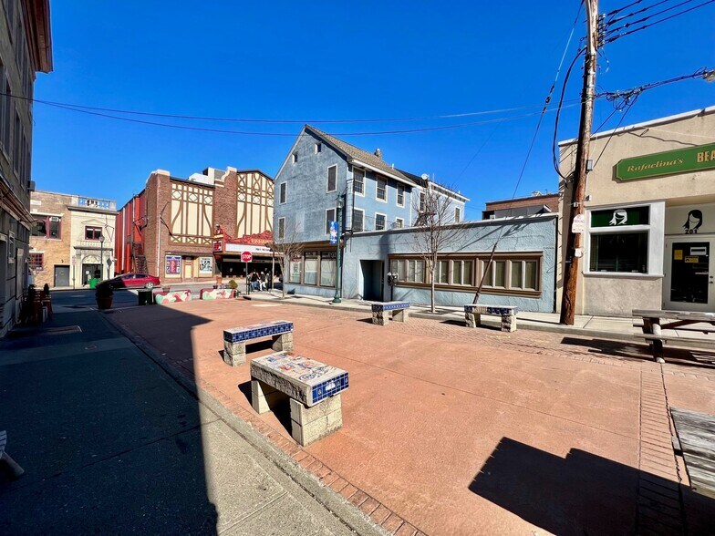 1007 Brown St, Peekskill, NY à vendre - Photo de l’immeuble – Image 3 sur 26