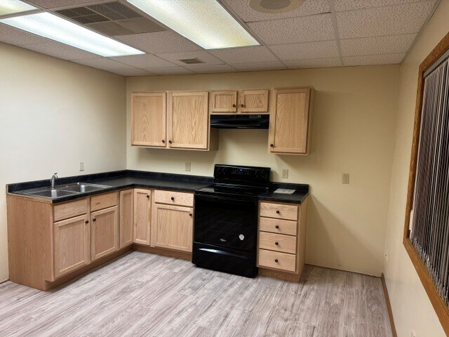 5303 E Jelinek Ave, Weston, WI à louer - Photo de l’immeuble – Image 2 sur 11