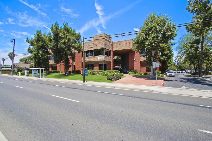 17821 E 17th St, Tustin, CA à louer - Photo de l’immeuble – Image 3 sur 14