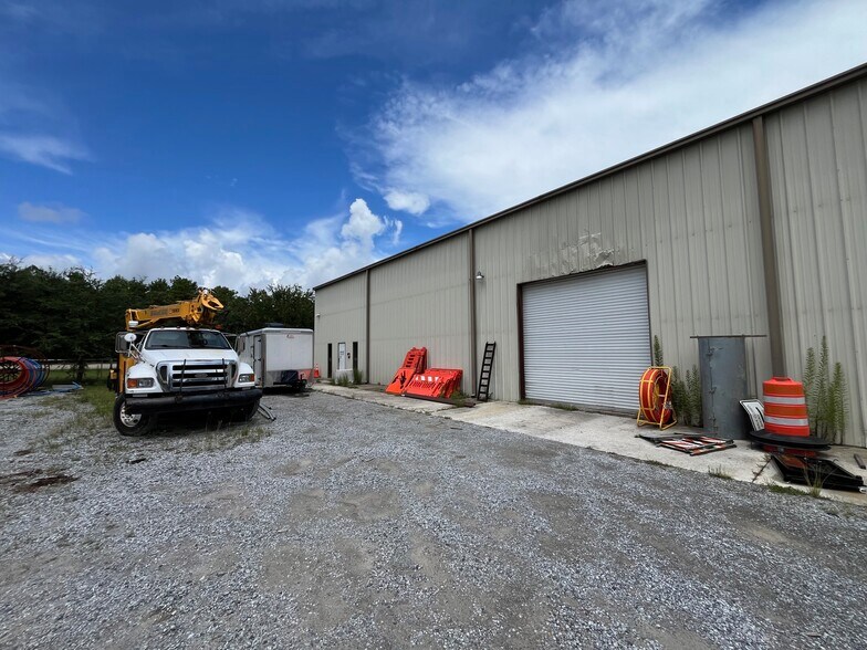 107 Industrial Ct, Freeport, FL à louer - Photo de l’immeuble – Image 3 sur 25